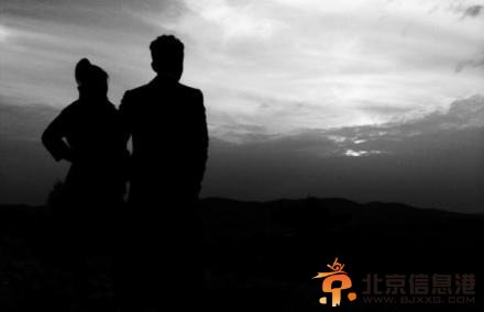 “石头哥”李晨发剪影合照有了新女友？