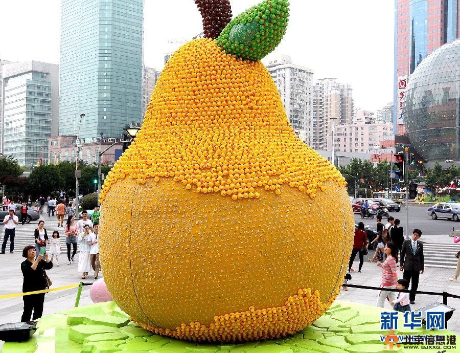 上海展出近万只小黄鸭 被游客扒光近半【图】