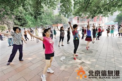 重庆一步行街限舞第一天 阿姨把大音响换成小音响