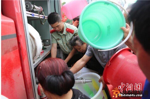 重庆3万居民断水 主城供水管道破裂[组图]