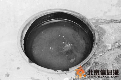 河南一村庄地下水污染严重 井水一点火就着(图)