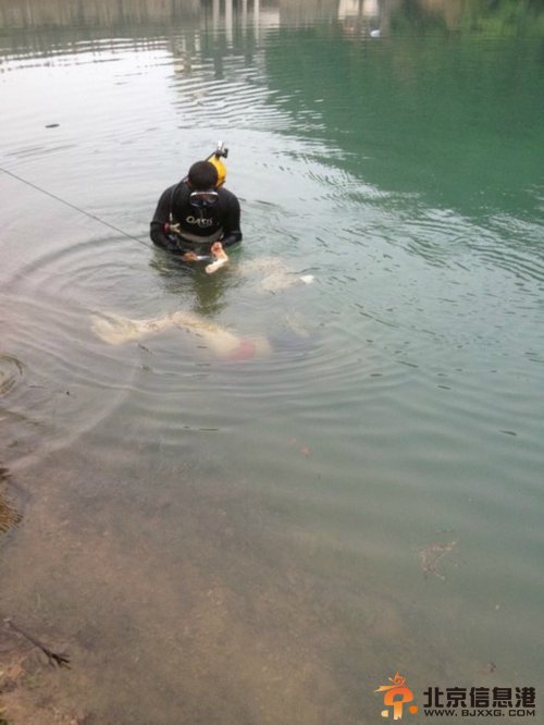 组图：湖南两初中女生水库游野泳溺亡