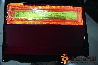 高校毕业戒指走红 “限量”毕业证明引网友点赞