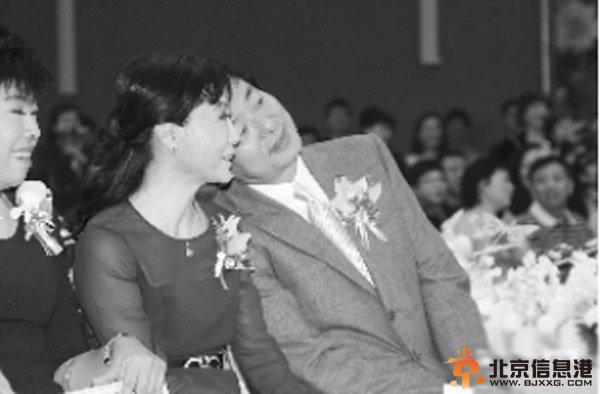 揭濮存昕老婆宛萍个人资料及照片 与妻子恋爱史曝光