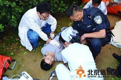 酒后砍死同事 与警对峙5小时跳楼