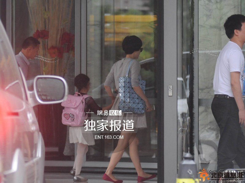 马伊琍带女儿酒店密会文章 两人疑和好