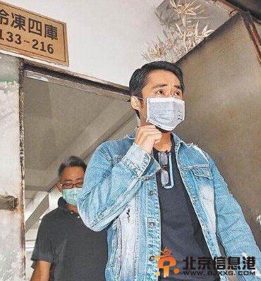 欢欢自杀前夫两次赴灵堂祭悼 与10岁幼女抱头痛哭