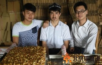 维汉三小伙合伙卖切糕日赚十万 上演真实版“中国合伙人”(组图) 