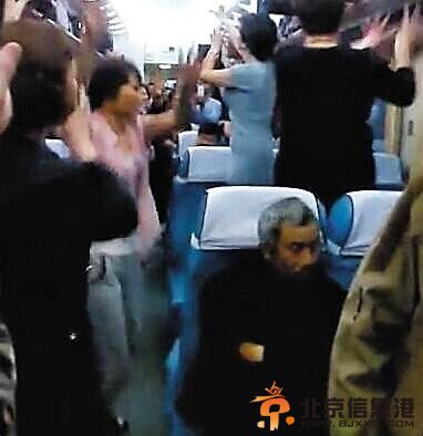 张扬体成广场舞大妈最欣赏词汇 张扬无需解释！