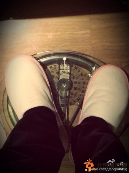 杨幂儿童节产下女儿小糯米 网友：看孩子容貌后便知杨幂刘恺威是否整过容