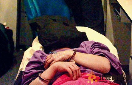 香港失常母亲乱刀砍死半岁女儿 妄想儿子被绑架 