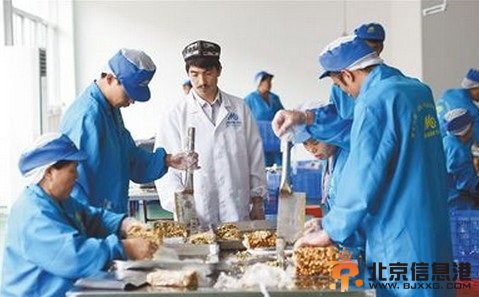 维汉三小伙合伙卖切糕日赚十万 上演真实版“中国合伙人”(组图) 