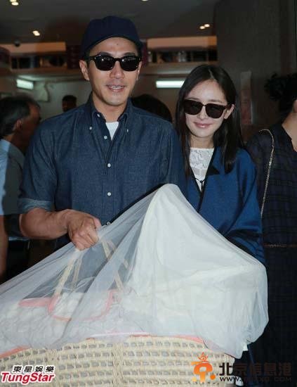 杨幂(微博)(微信号：miniyangmi)气色极佳