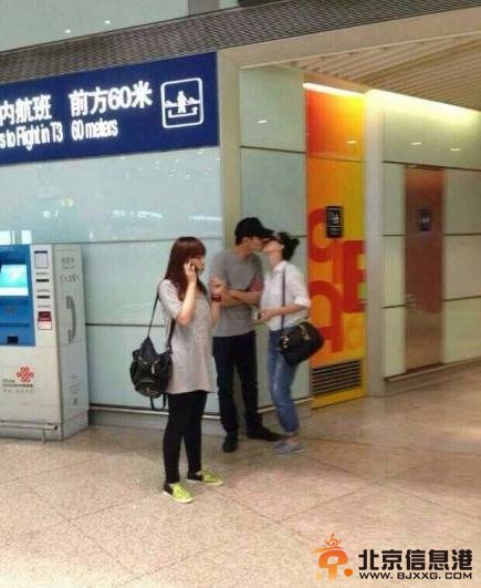 高圆圆赵又廷机场再亲热忘情热吻旁若无人