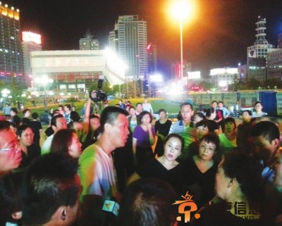 兰州城管中<a href='http://www.bjxxg.cn/edu/gaokao/' target='_blank'><u>高考</u></a>前劝阻广场舞 遭大叔大妈围攻(图)