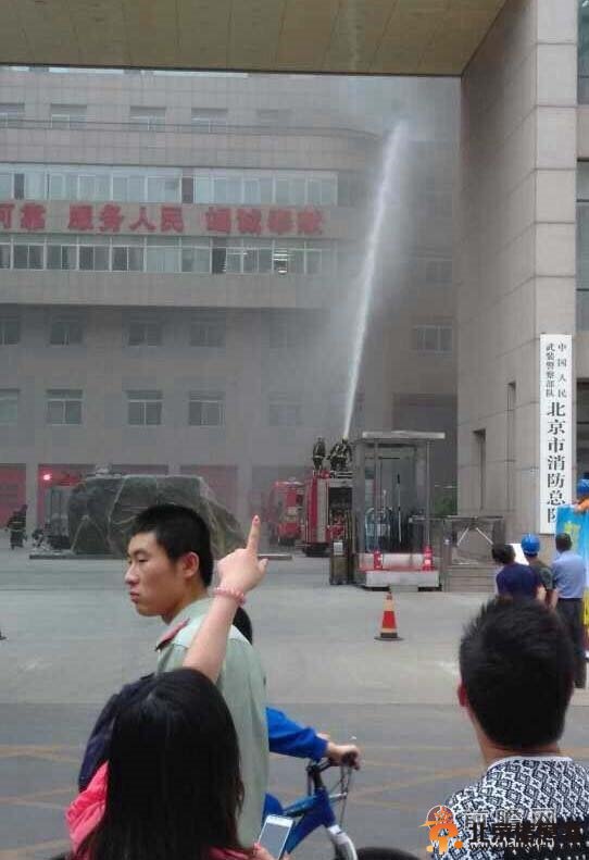 大水冲了龙王庙！北京消防局着火消防官兵“拎包出警”