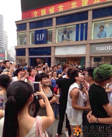 点击图片进入下一页