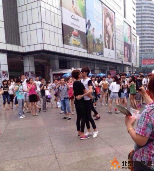 点击图片进入下一页