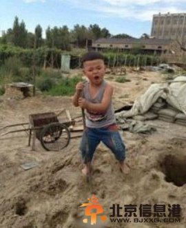 摇摆小歌神身份曝光 自贡5岁萌娃手握钢筋当麦克风声嘶力竭唱萧敬腾《王妃》