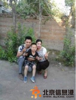 丁俊轩和父母在一起。华西都市报记者席秦岭 丁俊轩妈妈供图