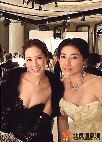 郭晶晶拍照罕见卖萌 与千亿媳妇徐子淇比拼性感