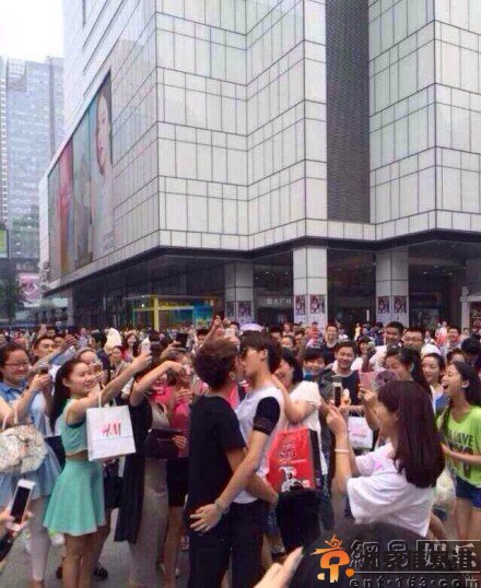 点击图片进入下一页