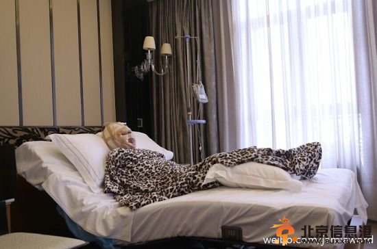 王梓自曝整容照