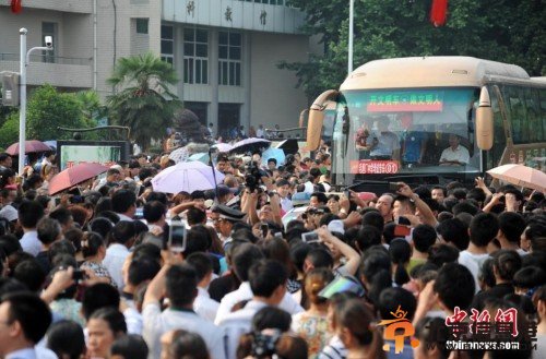 一座被<a href='http://www.bjxxg.cn/edu/gaokao/' target='_blank'><u>高考</u></a>魔化的城！安徽六安毛坦厂中学堪比<a href='http://www.bjxxg.cn/edu/gaokao/' target='_blank'><u>高考</u></a>战斗机