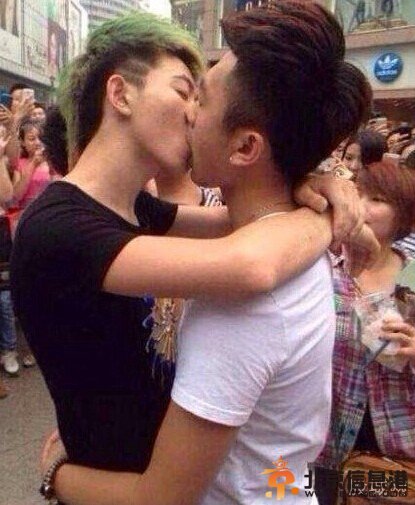 男男亲吻大赛