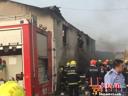 哈尔滨多户存放家电仓库起火过火面积约数百平米