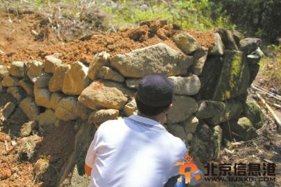 云南弑母孝子重返东莞打工 存够一万元给妈妈立块墓碑