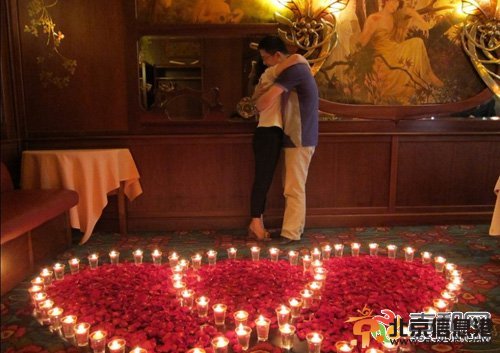 创意求婚方式：办公室求婚