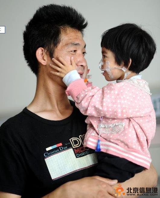 &ldquo;喂食爸爸&rdquo;500天的喂食生活写照：像大鸟一样在庇护女儿