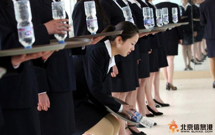 带你走进鬼扯的礼仪小姐训练课程 是形式大国还是选美比赛