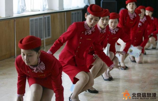 带你走进鬼扯的礼仪小姐训练课程 是形式大国还是选美比赛