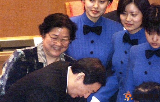 带你走进鬼扯的礼仪小姐训练课程 是形式大国还是选美比赛