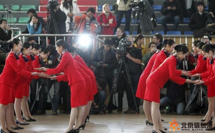 带你走进鬼扯的礼仪小姐训练课程 是形式大国还是选美比赛