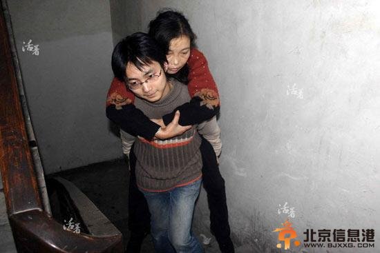 四海网最美新闻人：浙江道德模范男子的变性“女娇娥”生活组图