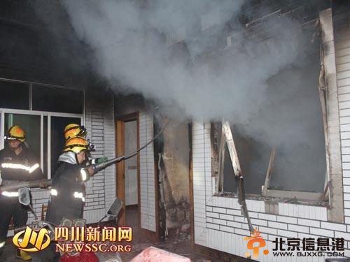 男子借车赴约撑门面遭父拒绝 恼羞成怒放火烧自家 