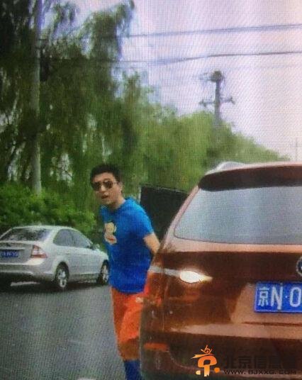 周炜被指开霸王车