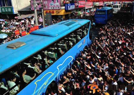 揭安徽六安毛坦厂镇<a href='http://www.bjxxg.cn/edu/gaokao/' target='_blank'><u>高考</u></a>镇 毛坦厂中学被学生们称是“地狱”