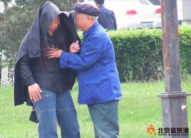 哈尔滨松花江畔出现涉色情服务“老头乐”