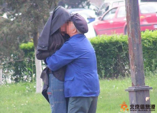 哈尔滨松花江畔出现涉色情服务“老头乐”