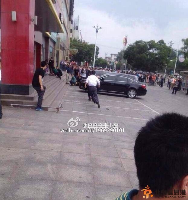 山东招远血案麦当劳是否担责？头七祭奠仅持续5分钟不知死者为大？