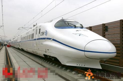 新疆高铁首开通上演动姐秀 盘点比空姐们还妖艳的新疆动姐