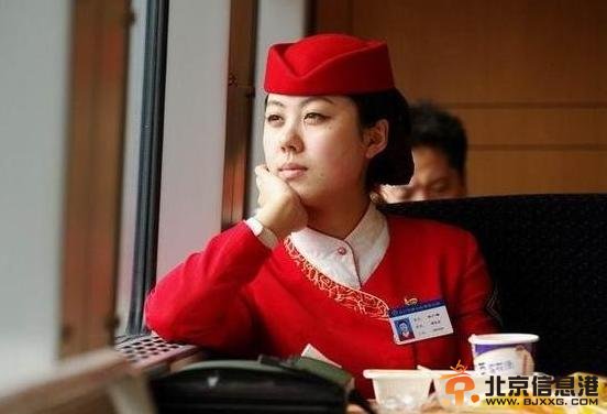 新疆高铁首开通上演动姐秀 盘点比空姐们还妖艳的新疆动姐