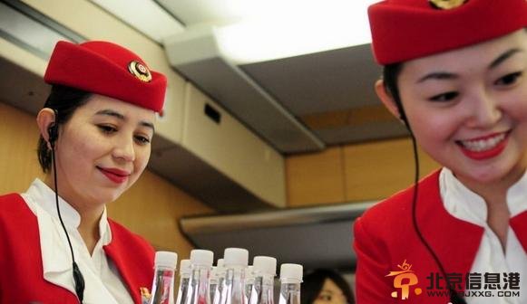 新疆高铁首开通上演动姐秀 盘点比空姐们还妖艳的新疆动姐