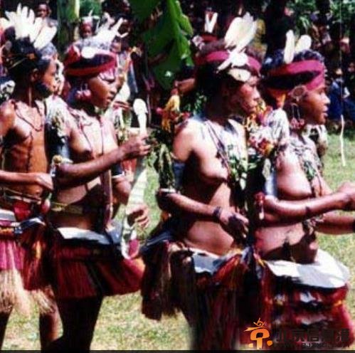 <a href='http://www.bjxxg.cn/health/liangxing/' target='_blank'><u>女人</u></a>可以随意强奸<a href='http://www.bjxxg.com/health/liangxing/' target='_blank'><u>男人</u></a>的神秘部落 卡图马族的剽悍女人