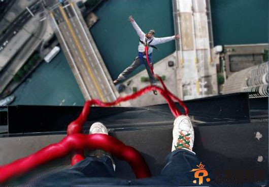 图解让人尖叫的生死瞬间 真的吓哭了