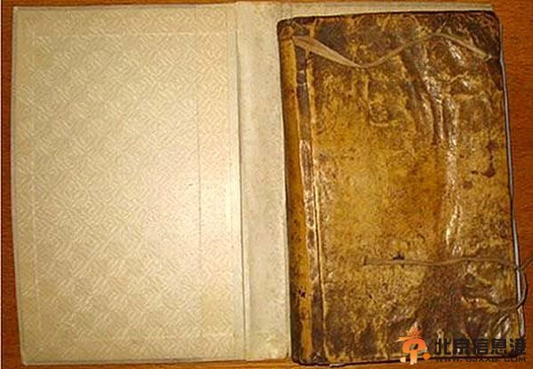 美国哈弗图书馆惊现人皮书稀世罕见 精神病人皮肤制成